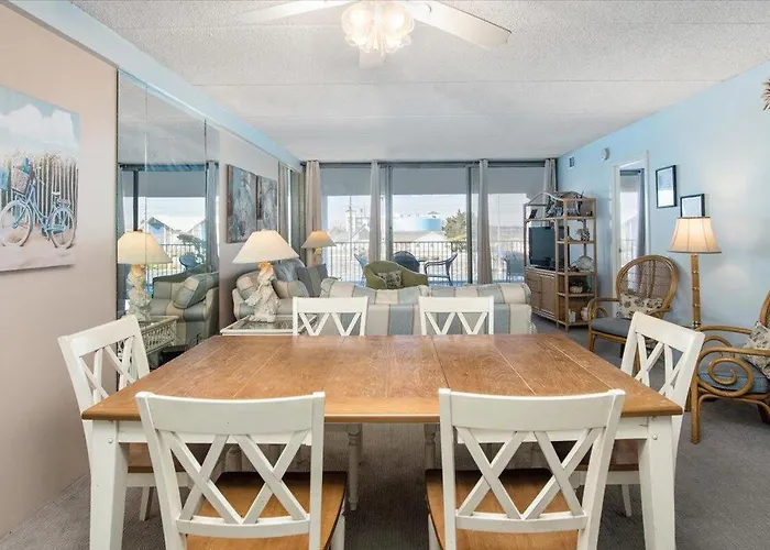 Holiday home Gorgeous & Spacious 3 Bedroom Towers With Indoor Pool!