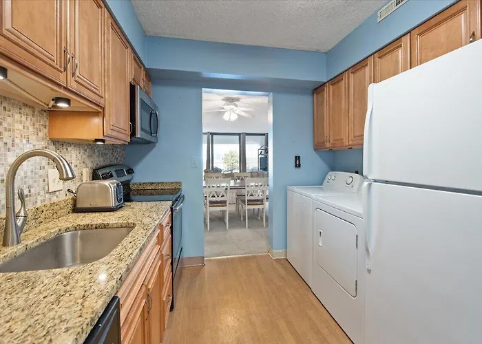 Gorgeous & Spacious 3 Bedroom Towers With Indoor Pool! Holiday home *
