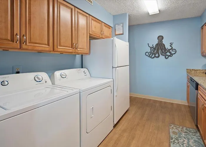 Holiday home Gorgeous & Spacious 3 Bedroom Towers With Indoor Pool! *
