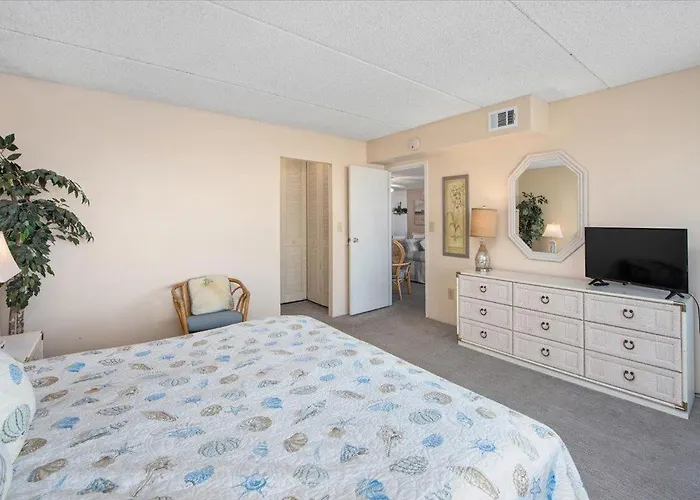 Gorgeous & Spacious 3 Bedroom Towers With Indoor Pool!