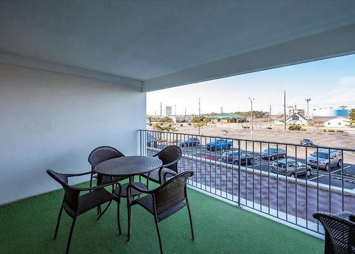 Gorgeous & Spacious 3 Bedroom Towers With Indoor Pool! *