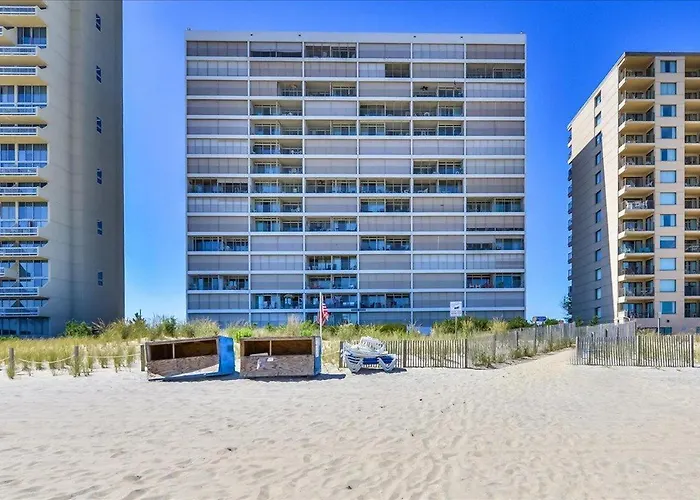 Holiday home Gorgeous & Spacious 3 Bedroom Towers With Indoor Pool!