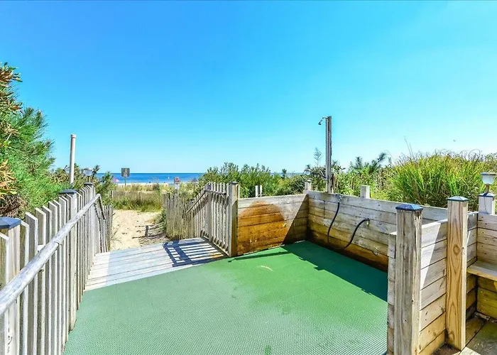 Gorgeous & Spacious 3 Bedroom Towers With Indoor Pool!